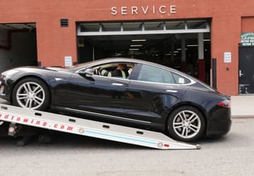 Износ флеш-памяти убивает электромобили Tesla