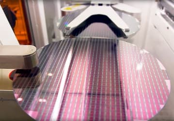 Компания Micron передала в производство первые микросхемы 128-слойной флеш-памяти 3D NAND с новой архитектурой ячеек
