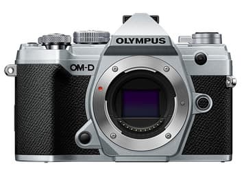 Доход и операционная прибыль Olympus в годовом выражении выросли, но одно подразделение осталось убыточным
