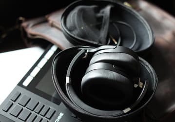 Анонсированы продажи планарно-магнитных наушников Audeze LCD-1 