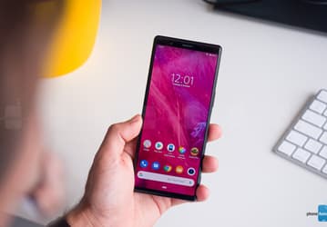 Маленький флагман Sony, удивляющий автономностью. Xperia 5 в играх демонстрирует впечатляющие результаты