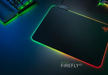 Коврик Razer FireFly V2 тоньше своего предшественника, но у него не 15, а 19 зон подсветки RGB