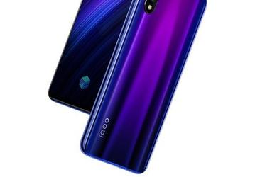 Самый доступный флагман на Snapdragon 855 Plus позирует на официальных рендерах
