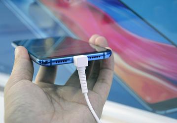 Если Apple сама не оснастит iPhone портами USB-C, то ее заставят это сделать