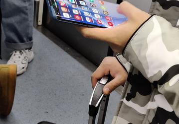 Настоящий Huawei P40 Pro засняли в метро
