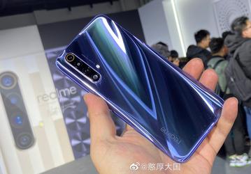 12 ГБ, 120 Гц и 5G по очень привлекательной цене. Realme X50 5G Master Edition позирует вживую