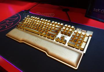 Клавиши клавиатуры Adata XPG Golden Summoner покрыты золотом