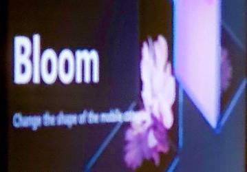 Samsung тайком показала своего конкурента Motorola Razr