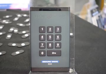 Защищенный внешний накопитель SecureData SecureDrive Duo оснащен клавиатурой