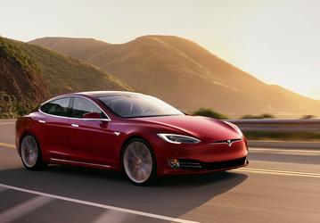 Tesla извинилась за удаление функций из сменившей владельца машины и назвала ситуацию недоразумением