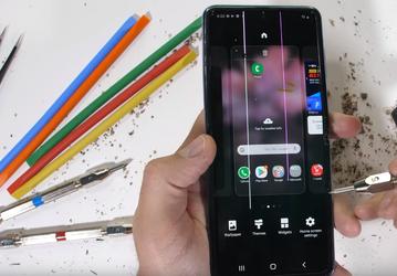 Samsung нагло соврала? Экран Galaxy Z Flip прикрывает обычный пластик