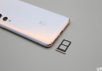 Xiaomi Mi 10 Pro в жемчужно-белом цвете впервые позирует в высоком разрешении 