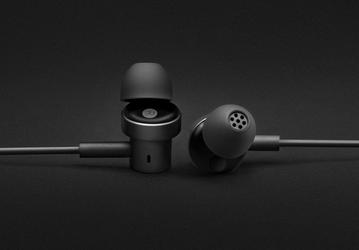 Xiaomi представила двухдрайверные наушники с разъемом 3,5 мм