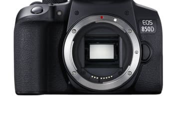 Зеркальная камера Canon EOS 850D позволяет снимать видео 4К