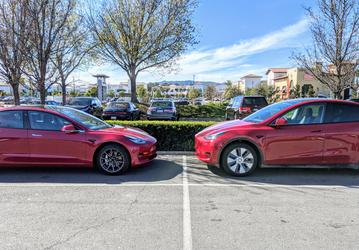 Найди 10 отличий. Tesla Model Y рядом с Model 3