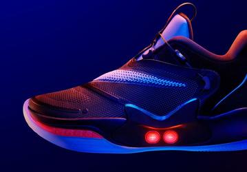 Новые кроссовки Nike сами шнуруются и управляются со смартфона