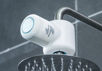 Колонка Shower Power питается энергией, вырабатываемой потоком воды 