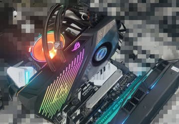 Видеокарта Asus Radeon RX 6800 XT ROG STRIX LC с жидкостной системой охлаждения на фото