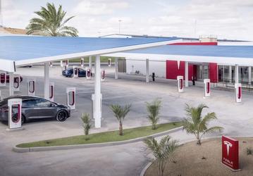 Количество зарядных устройств в сети станций Tesla Supercharger достигло 20 000 