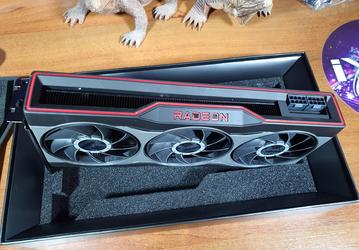 Ситуация с доступностью Radeon RX 6800 такая же ужасная, как и с GeForce RTX 3080. Видеокарт будет очень мало