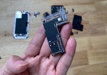 Вскрытие iPhone 12 Pro Max показало уменьшенный аккумулятор и другие интересные детали