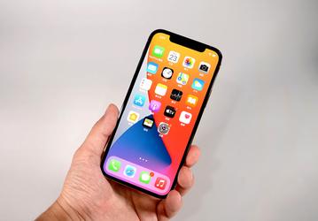 iPhone 12 получил новую версию iOS с важными исправлениями и обоями