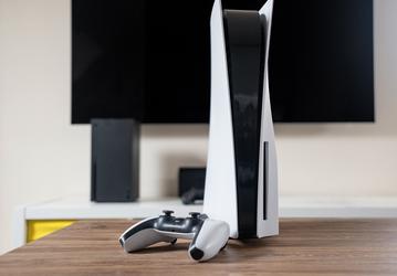 Нерадостные новости для активных геймеров, которые купят PlayStation 5. Первое время внутреннее хранилище расширить будет нельзя