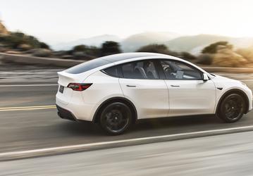 Tesla Model 3 – самый популярный электромобиль в октябре. На втором месте – «китаец», Volkswagen ID.3 уже в Топ-5
