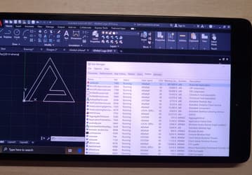 Полноценный AutoCAD запустили на смартфоне Microsoft 2015 года 