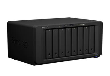 Сетевое хранилище Synology DiskStation DS1821+ имеет восемь отсеков для накопителей