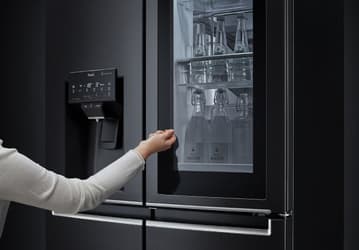 Новые холодильники LG можно будет открыть голосом