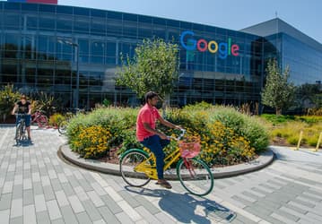 Google представила концепцию «гибкой рабочей недели» и отложила возвращение сотрудников в офисы до сентября 2021