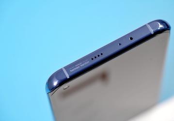 Xiaomi Mi 11 в деталях. Фотографии смартфона, зарядного устройства и чехла