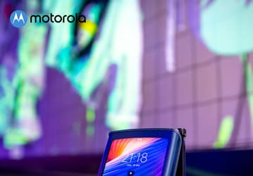 Легендарная раскладушка стала хитом в России. Даже январские поставки Motorola RAZR 5G раскуплены 