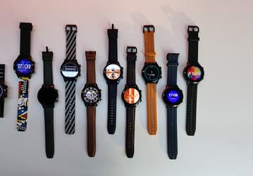 10 разных часов Realme Watch S Pro на одном официальном фото