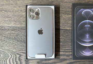 Apple признала раздражающую проблему iPhone 12 с беспроводной зарядкой