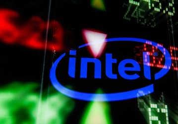 Акции Intel упали в цене после появления слухов о намерении Microsoft перейти на собственные серверные процессоры