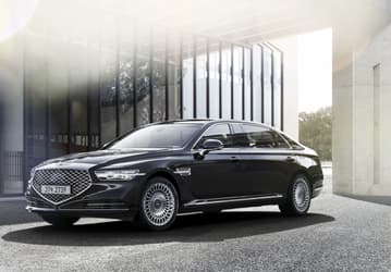 Genesis G90 2021 модельного года получил умные фары и систему автоматического торможения при движении задним ходом
