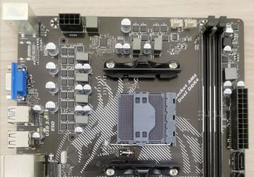 Фото дня: первая системная плата на чипсете AMD B550