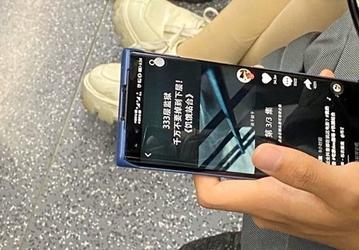 Настоящий Honor 30 Pro засняли в руках у пользователя