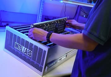 Intel Pohoiki Springs — нейроморфная система со 100 млн нейронов, сопоставимая с мозгом небольшого млекопитающего