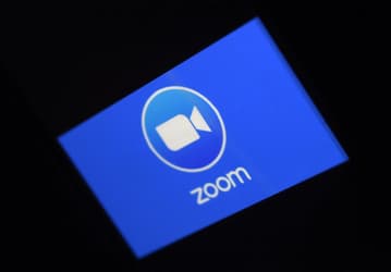Если вы используете сервис Zoom, то, возможно, записи ваших личных сеансов попали в Сеть
