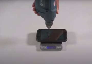 Испытания молотком, ножом, дрелью и не только. Насколько прочен Ulefone Armor 7E в реальности?