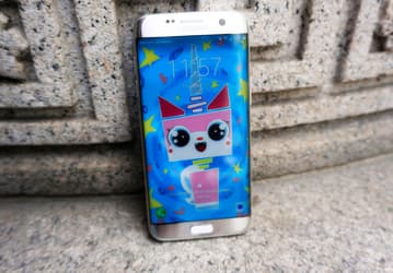 Владельцы Samsung Galaxy S7 и Galaxy S7 edge могут расстроиться. Больше их смартфоны не будут получать плановые патчи безопасности