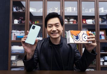 Глава Xiaomi показал бюджетный флагман Mi 10 Youth Edition вживую