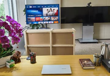 Новый 65-дюймовый телевизор Honor и MagicBook Pro c APU Ryzen 4000 на одной фотографии