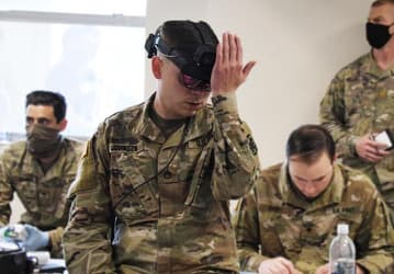 Армия США хочет создать носимое устройство для определения заболевших COVID-19