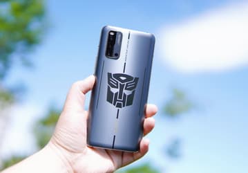 Для фанатов трансформеров. iQOO 3 5G Transformers Limited Edition выглядит весьма необычно