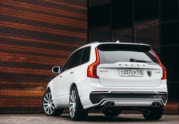 Volvo XC100 Recharge — люксовый полноразмерный электрический кроссовер с разгоном до 100 км/ч менее чем за 5 секунд
