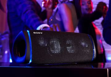 В портативной колонке Sony Extra Bass SRS-XB43 установлено четыре громкоговорителя и два пассивных излучателя